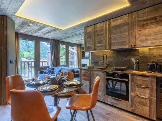Superb Ski-In/Ski-Out Apartment with Covered Parking and WiFi in Val-d'Isère FR-1-694-317 - Val d'Isère Centre