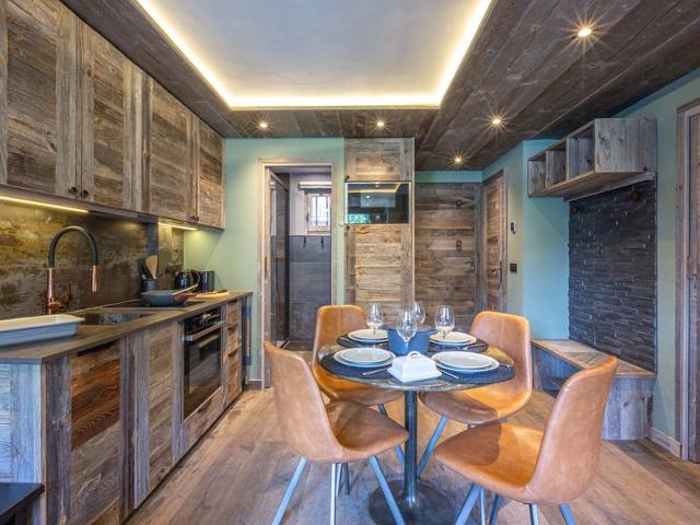 Superb Ski-In/Ski-Out Apartment with Covered Parking and WiFi in Val-d'Isère FR-1-694-317 - Val d'Isère Centre