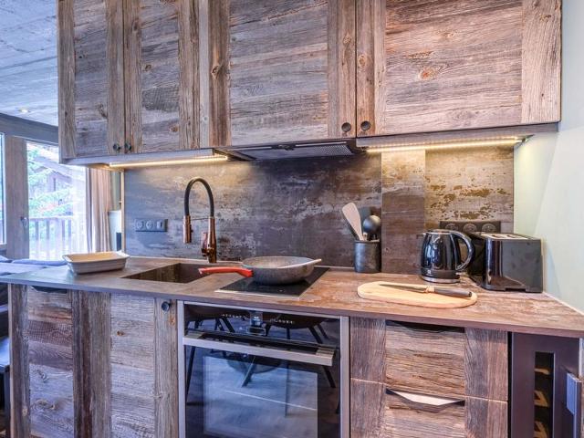 Superb Ski-In/Ski-Out Apartment with Covered Parking and WiFi in Val-d'Isère FR-1-694-317 - Val d'Isère Centre