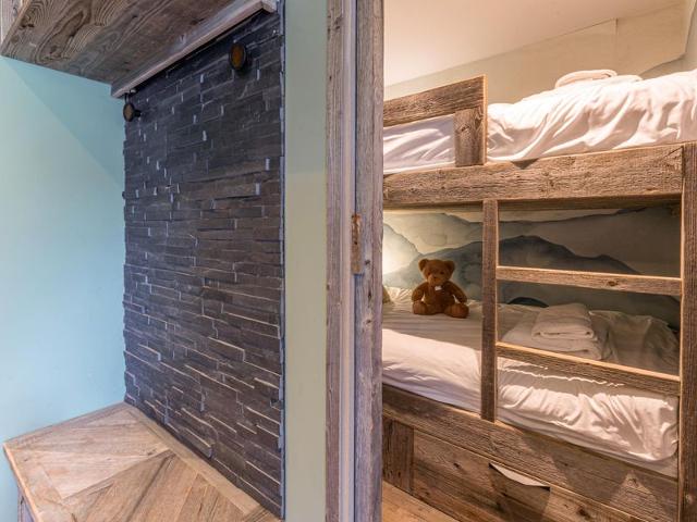 Superb Ski-In/Ski-Out Apartment with Covered Parking and WiFi in Val-d'Isère FR-1-694-317 - Val d'Isère Centre