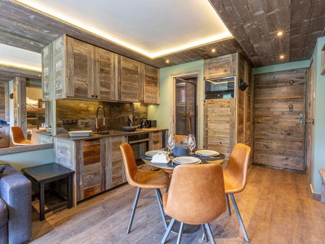 Superb Ski-In/Ski-Out Apartment with Covered Parking and WiFi in Val-d'Isère FR-1-694-317 - Val d'Isère Centre