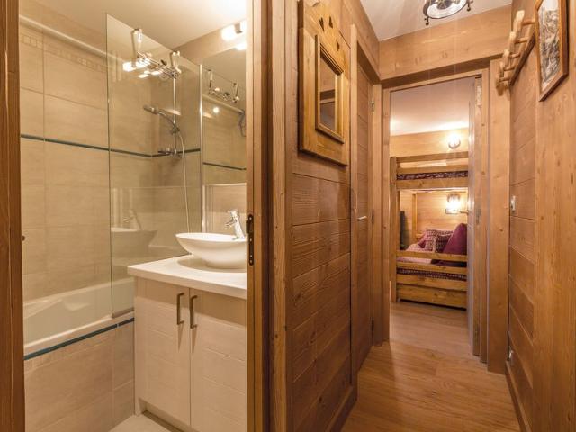 Exquisite and Cozy Apartment with WiFi and Garage in Val-d'Isère FR-1-694-232 - Val d'Isère Le Laisinant