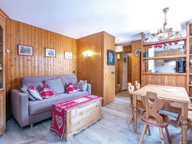 Cozy Apartment with Parking, WiFi & Balcony Near Ski Lifts FR-1-694-233 - Val d'Isère Centre