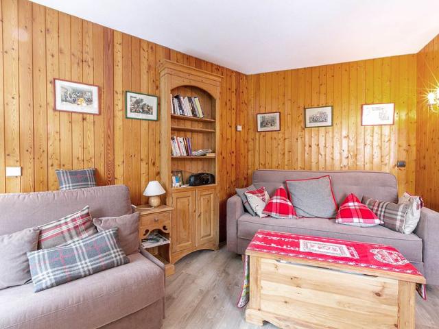 Cozy Apartment with Parking, WiFi & Balcony Near Ski Lifts FR-1-694-233 - Val d'Isère Centre