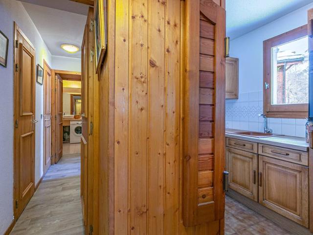 Cozy Apartment with Parking, WiFi & Balcony Near Ski Lifts FR-1-694-233 - Val d'Isère Centre