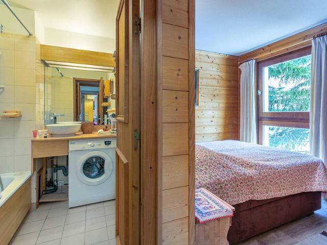 Cozy Apartment with Parking, WiFi & Balcony Near Ski Lifts FR-1-694-233 - Val d'Isère Centre