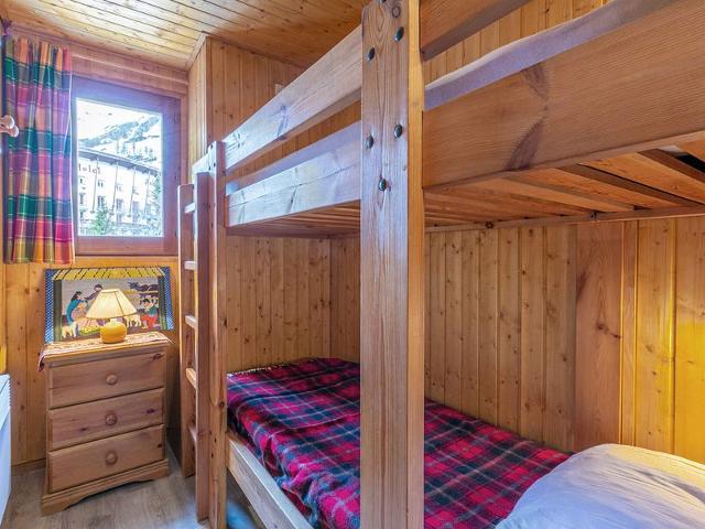 Cozy Apartment with Parking, WiFi & Balcony Near Ski Lifts FR-1-694-233 - Val d'Isère Centre