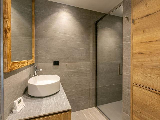 Charming New Apartment with WiFi, Parking, and Ski-In/Ski-Out Access in Val-d'Isère FR-1-694-332 - Val d'Isère Le Châtelard