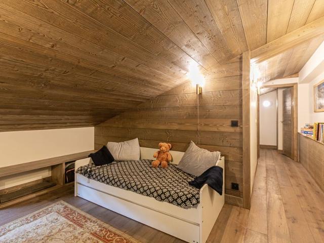 Elegant Duplex Apartment with Great Light, WiFi, and Parking in Val-d'Isère FR-1-694-22 - Val d'Isère Centre