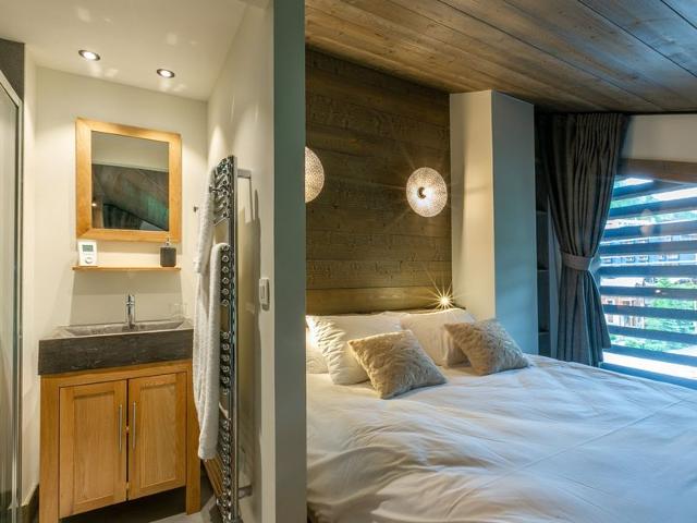 Elegant Duplex Apartment with Great Light, WiFi, and Parking in Val-d'Isère FR-1-694-22 - Val d'Isère Centre