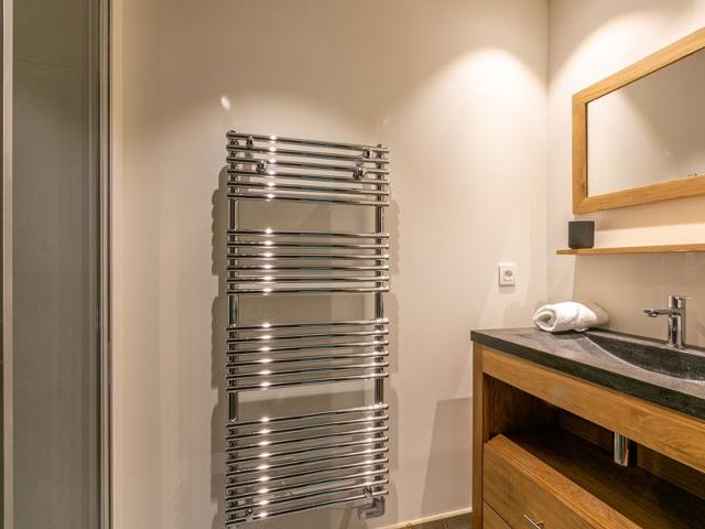 Elegant Duplex Apartment with Great Light, WiFi, and Parking in Val-d'Isère FR-1-694-22 - Val d'Isère Centre