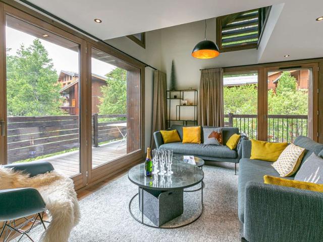 Elegant Duplex Apartment with Great Light, WiFi, and Parking in Val-d'Isère FR-1-694-22 - Val d'Isère Centre