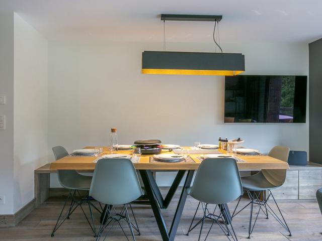 Elegant Duplex Apartment with Great Light, WiFi, and Parking in Val-d'Isère FR-1-694-22 - Val d'Isère Centre