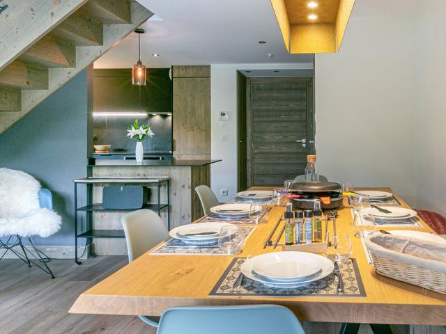Elegant Duplex Apartment with Great Light, WiFi, and Parking in Val-d'Isère FR-1-694-22 - Val d'Isère Centre