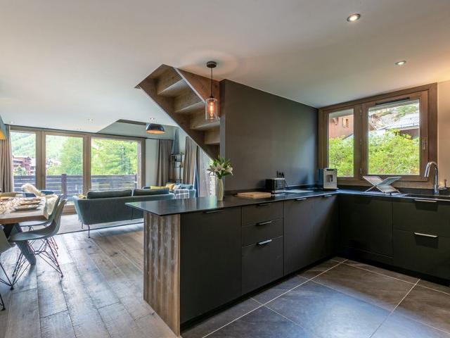 Elegant Duplex Apartment with Great Light, WiFi, and Parking in Val-d'Isère FR-1-694-22 - Val d'Isère Centre