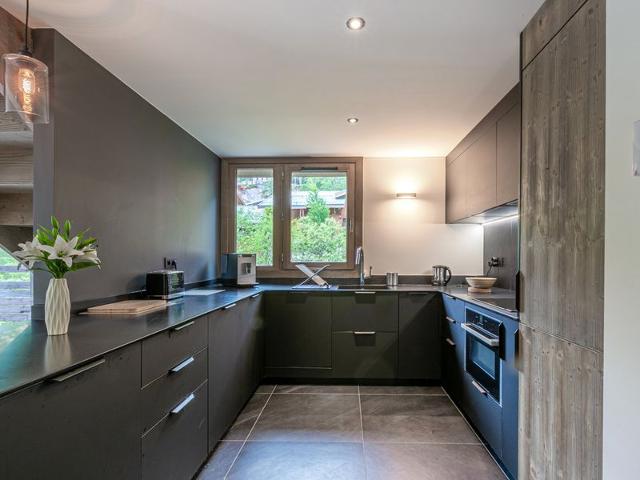 Elegant Duplex Apartment with Great Light, WiFi, and Parking in Val-d'Isère FR-1-694-22 - Val d'Isère Centre