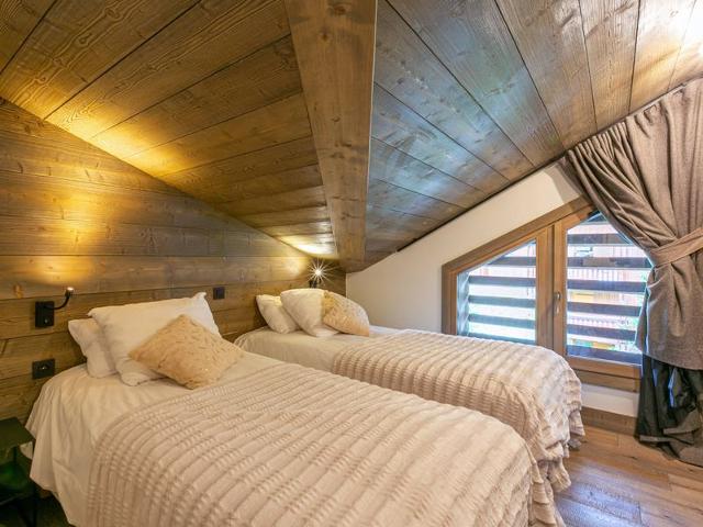 Elegant Duplex Apartment with Great Light, WiFi, and Parking in Val-d'Isère FR-1-694-22 - Val d'Isère Centre