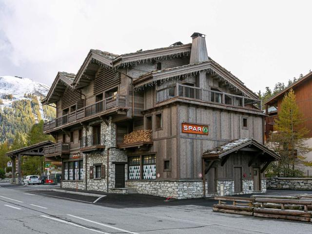 Elegant Duplex Apartment with Great Light, WiFi, and Parking in Val-d'Isère FR-1-694-22 - Val d'Isère Centre