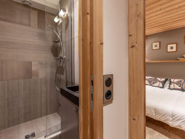 Spacious 3-Room Apartment with Balcony, Parking, and WiFi in Val-d'Isère FR-1-694-33 - Val d'Isère Centre