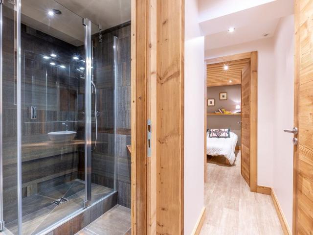 Spacious 3-Room Apartment with Balcony, Parking, and WiFi in Val-d'Isère FR-1-694-33 - Val d'Isère Centre