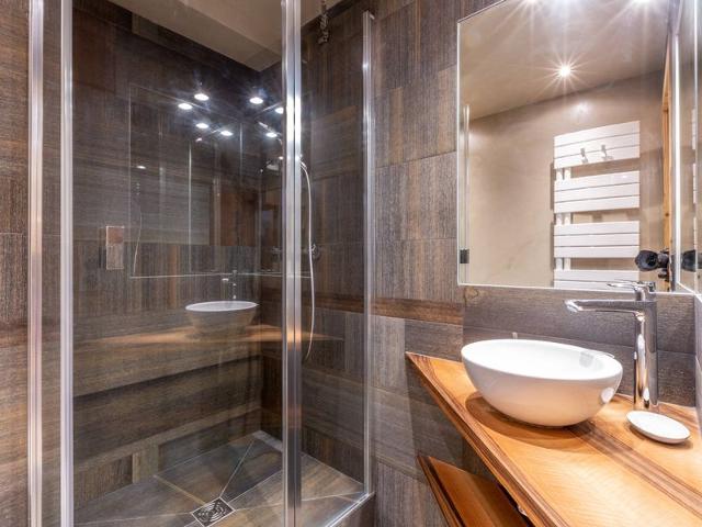 Spacious 3-Room Apartment with Balcony, Parking, and WiFi in Val-d'Isère FR-1-694-33 - Val d'Isère Centre