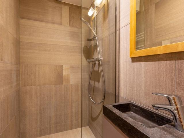 Spacious 3-Room Apartment with Balcony, Parking, and WiFi in Val-d'Isère FR-1-694-33 - Val d'Isère Centre