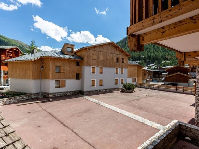 Spacious 3-Room Apartment with Balcony, Parking, and WiFi in Val-d'Isère FR-1-694-33 - Val d'Isère Centre