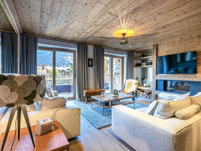 Luxurious 3BR Apartment with Fireplace, Balcony & Mountain Views in Val-d'Isère FR-1-694-65 - Val d'Isère Centre