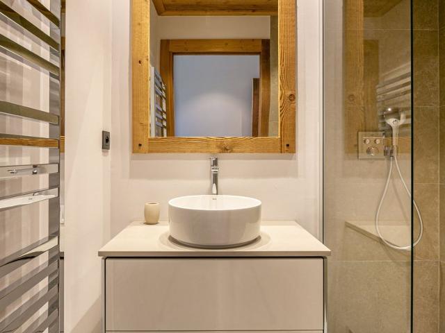 Luxurious 3BR Apartment with Fireplace, Balcony & Mountain Views in Val-d'Isère FR-1-694-65 - Val d'Isère Centre