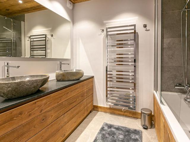 Luxurious 3BR Apartment with Fireplace, Balcony & Mountain Views in Val-d'Isère FR-1-694-65 - Val d'Isère Centre