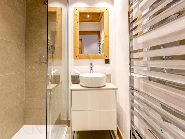 Luxurious 3BR Apartment with Fireplace, Balcony & Mountain Views in Val-d'Isère FR-1-694-65 - Val d'Isère Centre