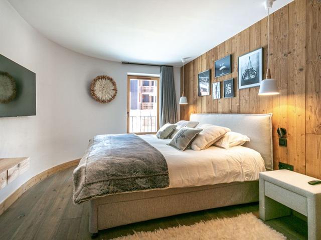 Luxurious 3BR Apartment with Fireplace, Balcony & Mountain Views in Val-d'Isère FR-1-694-65 - Val d'Isère Centre