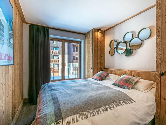Luxurious 3BR Apartment with Fireplace, Balcony & Mountain Views in Val-d'Isère FR-1-694-65 - Val d'Isère Centre