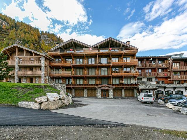 Luxurious 3BR Apartment with Fireplace, Balcony & Mountain Views in Val-d'Isère FR-1-694-65 - Val d'Isère Centre