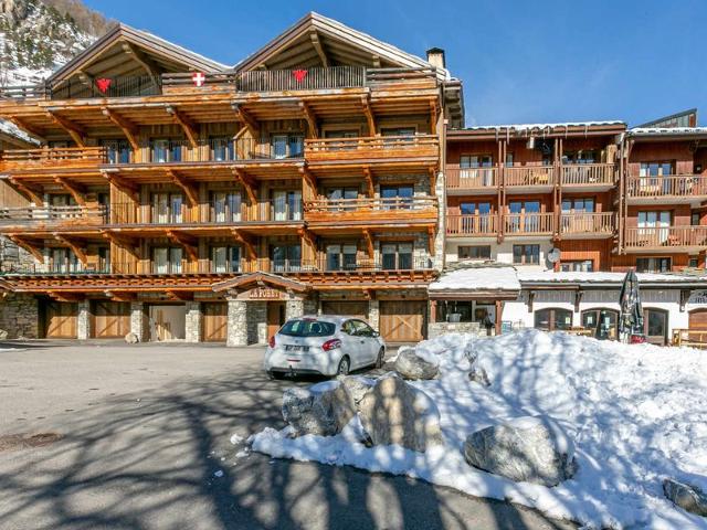 Luxurious 3BR Apartment with Fireplace, Balcony & Mountain Views in Val-d'Isère FR-1-694-65 - Val d'Isère Centre