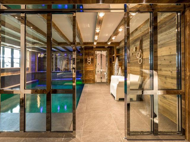 Luxurious Chalet with Pool, Hammam & Stunning Views in Val-d'Isère FR-1-694-95 - Val d'Isère Centre