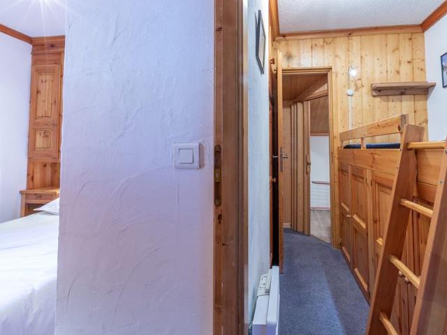 Cozy and Well-Equipped Apartment with Garage and Wi-Fi in a Quiet Area FR-1-694-154 - Val d'Isère Centre
