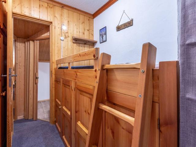 Cozy and Well-Equipped Apartment with Garage and Wi-Fi in a Quiet Area FR-1-694-154 - Val d'Isère Centre