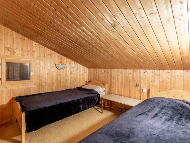 Cozy and Well-Equipped Apartment with Garage and Wi-Fi in a Quiet Area FR-1-694-154 - Val d'Isère Centre