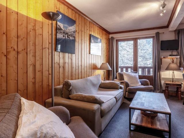 Cozy and Well-Equipped Apartment with Garage and Wi-Fi in a Quiet Area FR-1-694-154 - Val d'Isère Centre