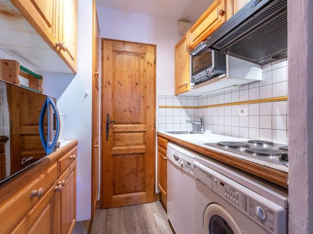 Cozy and Well-Equipped Apartment with Garage and Wi-Fi in a Quiet Area FR-1-694-154 - Val d'Isère Centre