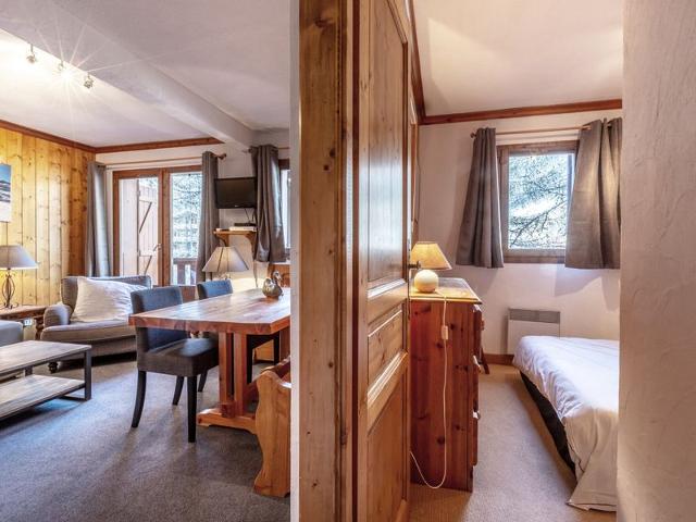 Cozy and Well-Equipped Apartment with Garage and Wi-Fi in a Quiet Area FR-1-694-154 - Val d'Isère Centre