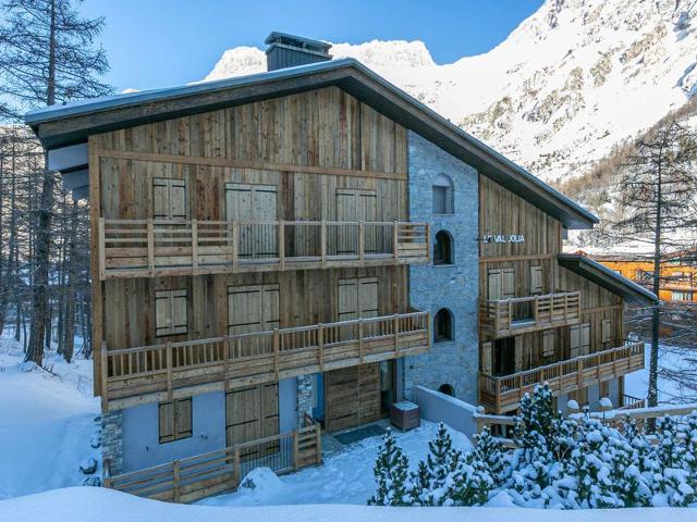 Cozy and Well-Equipped Apartment with Garage and Wi-Fi in a Quiet Area FR-1-694-154 - Val d'Isère Centre