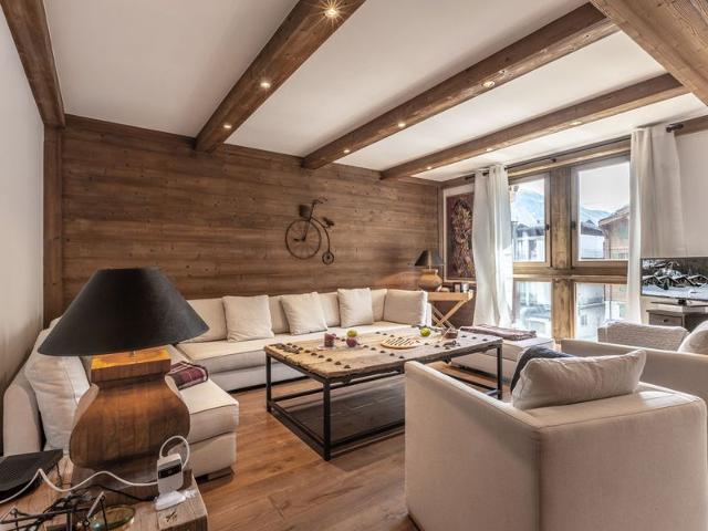 Luxurious 4-Room Apartment with Balcony in Prime Location, Near Slopes and Amenities FR-1-694-167 - Val d'Isère Centre