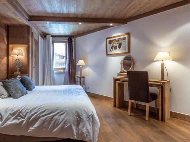 Luxurious 4-Room Apartment with Balcony in Prime Location, Near Slopes and Amenities FR-1-694-167 - Val d'Isère Centre
