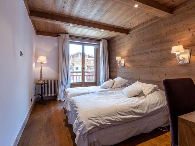 Luxurious 4-Room Apartment with Balcony in Prime Location, Near Slopes and Amenities FR-1-694-167 - Val d'Isère Centre