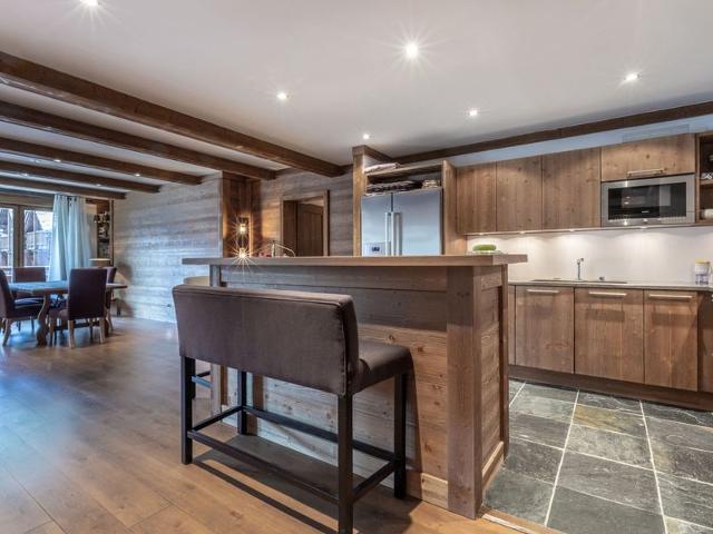 Luxurious 4-Room Apartment with Balcony in Prime Location, Near Slopes and Amenities FR-1-694-167 - Val d'Isère Centre