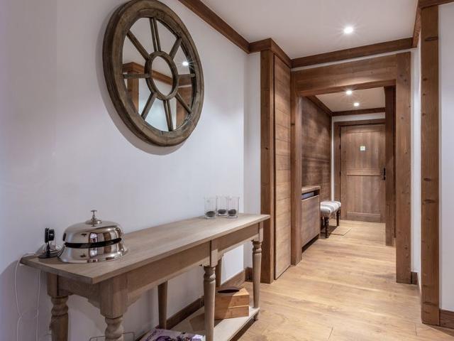 Luxurious 4-Room Apartment with Balcony in Prime Location, Near Slopes and Amenities FR-1-694-167 - Val d'Isère Centre