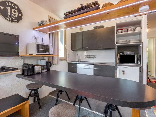 Pleasant ski-in/ski-out 2-room apartment with covered parking FR-1-694-220 - Val d'Isère La Daille