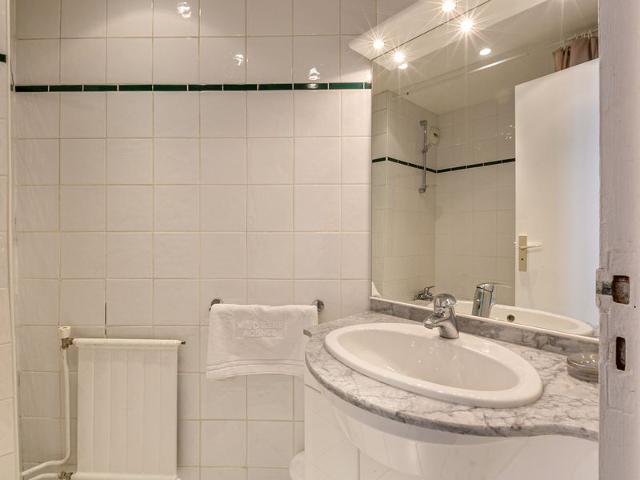 Spacious 8-person apartment with WiFi, balcony and renovated kitchen FR-1-694-94 - Val d'Isère La Daille